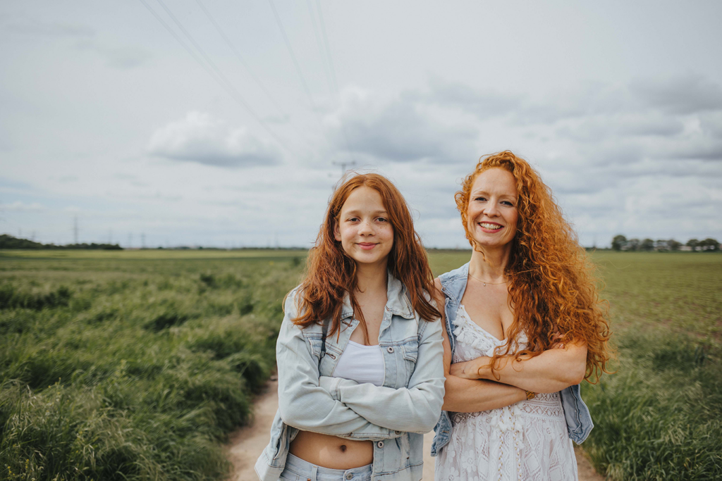 Posing Portraitshooting Mama Tochter Ladenburg Sommershooting rote Haare und Sommersprossen