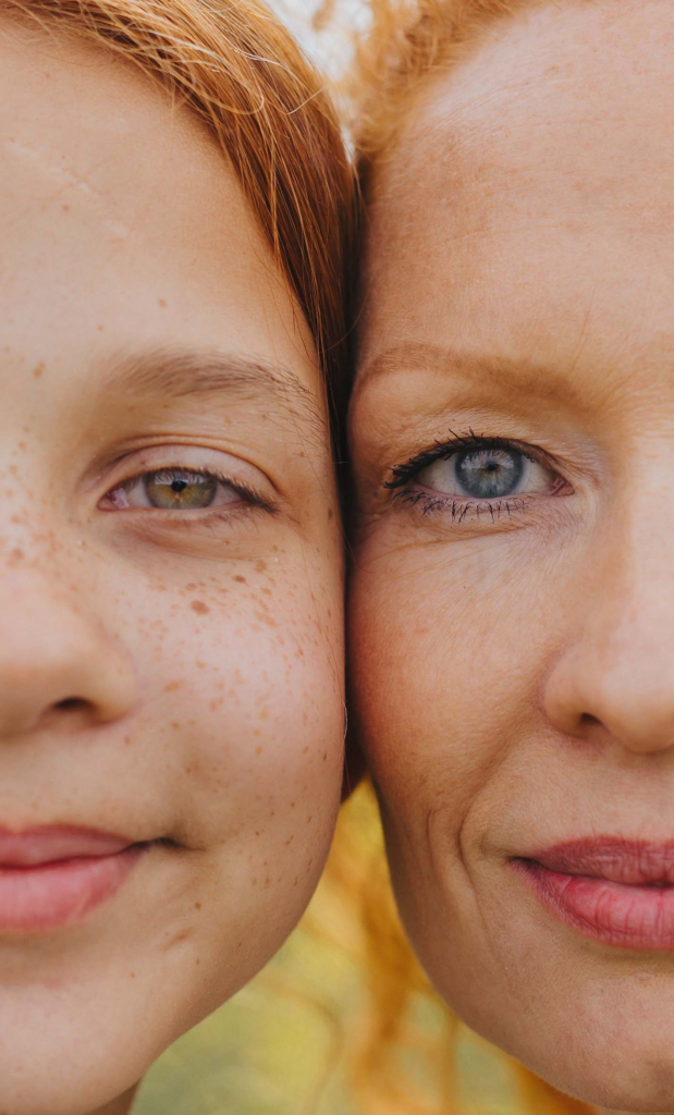 Face to face portrait. mama und Tochter Shooting. rote Haare sind schön. zwei Generationen. Gesicht an Gesicht. Shooting in Heidelberg