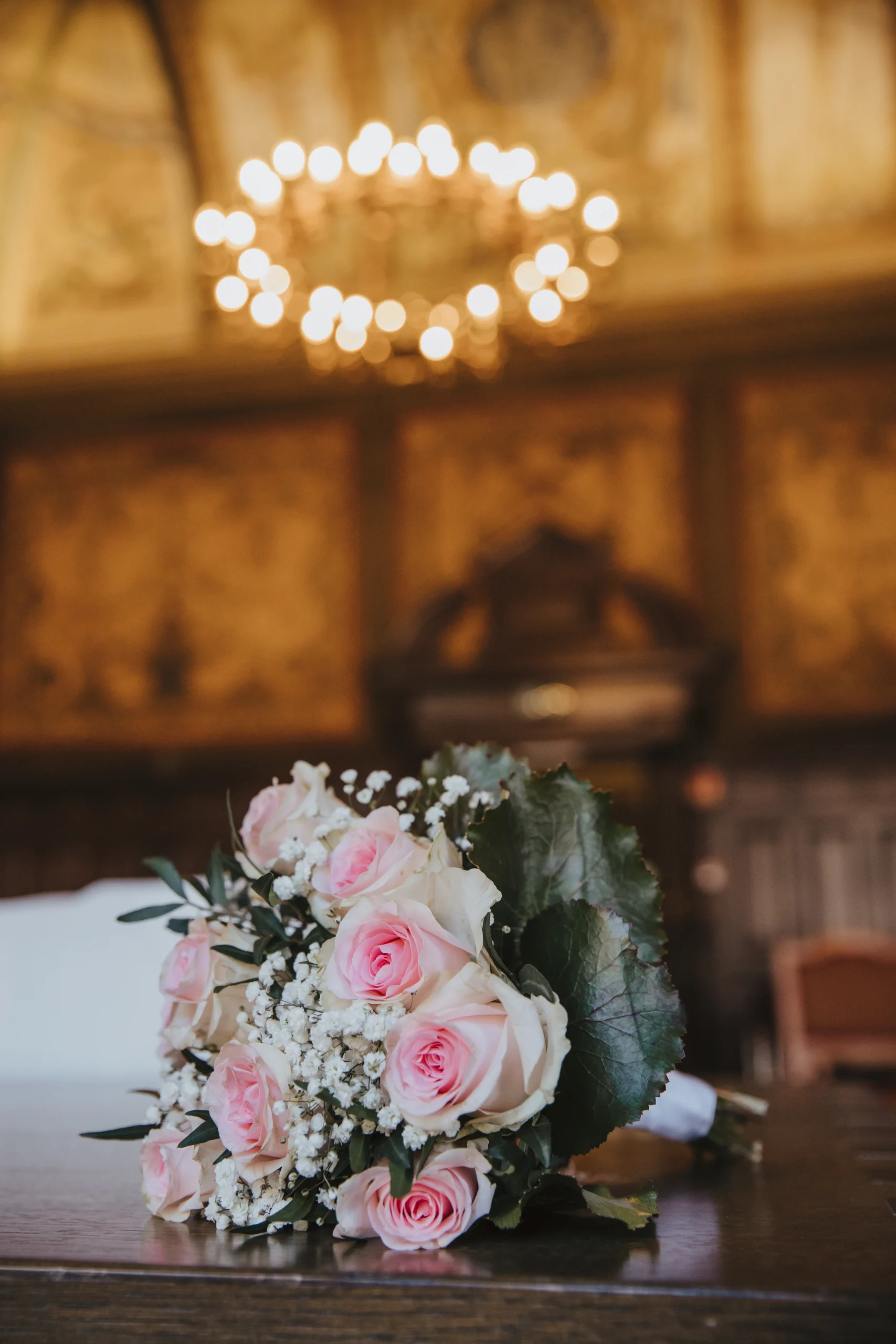 Brautstrauß auf dem Tisch